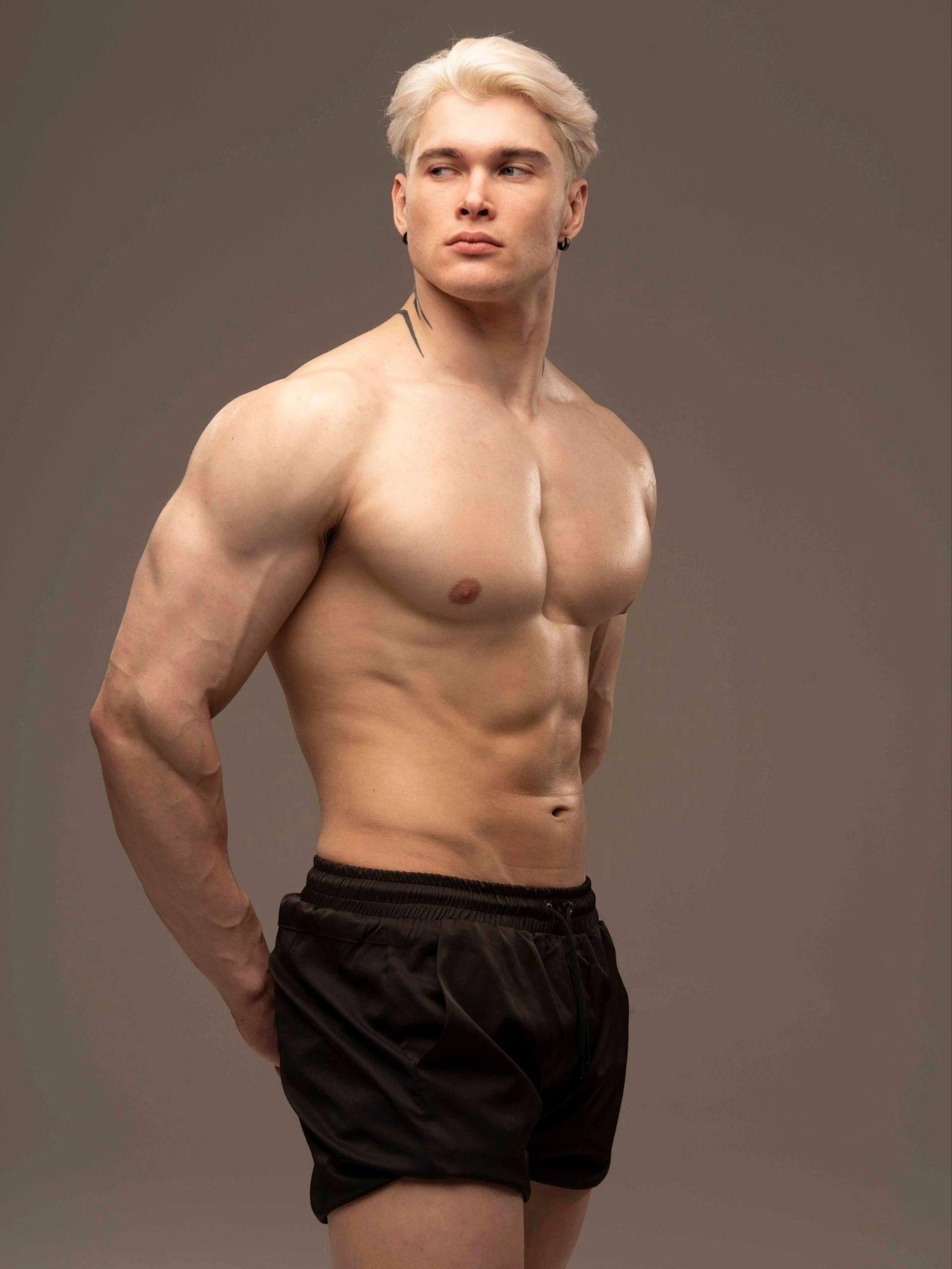 Алекс, фитнес-тренер